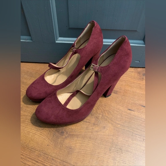 Elegant Burgundy Heels - Picture 1 of 5